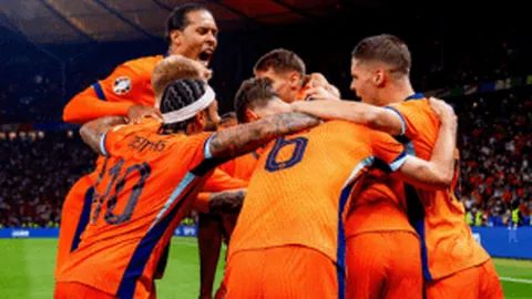 “山东泰山与成都蓉城中超较量裁判阵容揭晓”