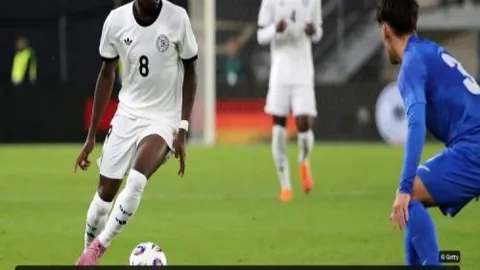 郑钦文宣布粉丝群解散，引发网友热议“女王”此举——中国青年报报道